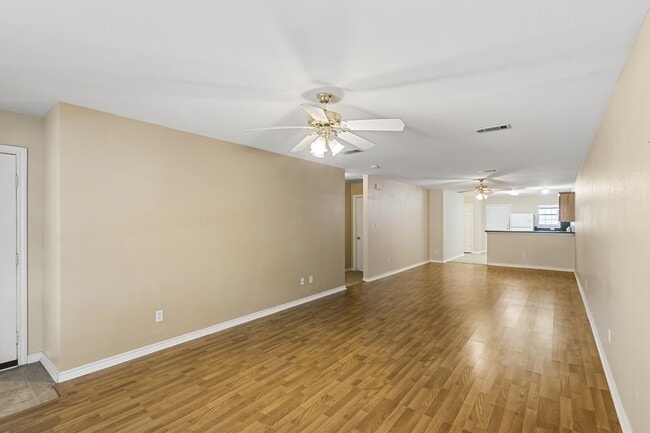 Foto del edificio - 912 Willow Pond St