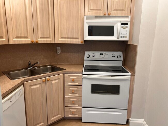 Building Photo - 55 SW 2nd Ave