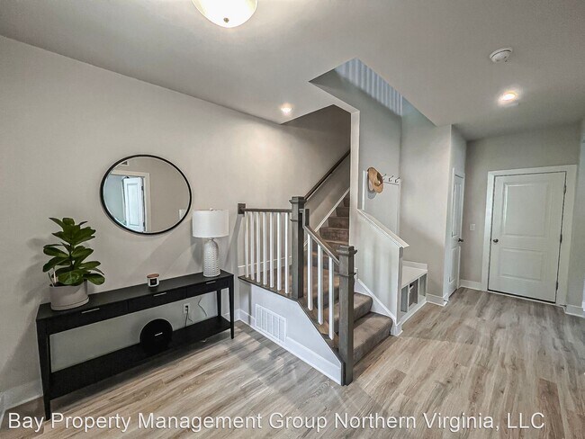 Building Photo - 4 br, 3.5 bath House - 17650 Falcon Height...