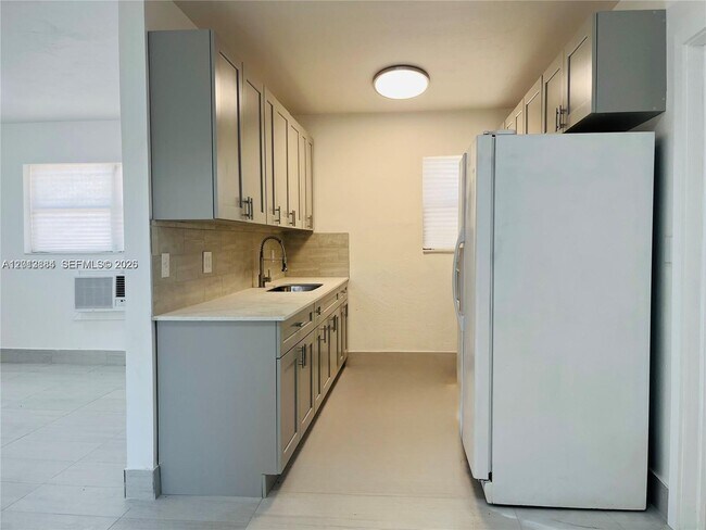 Foto del edificio - 13390 NE 6th Ave