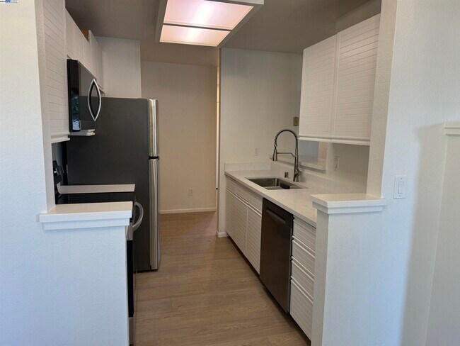 Building Photo - 7595 Canyon Meadows Cir