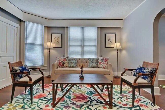 Foto del edificio - 2446 Carrollton Ave