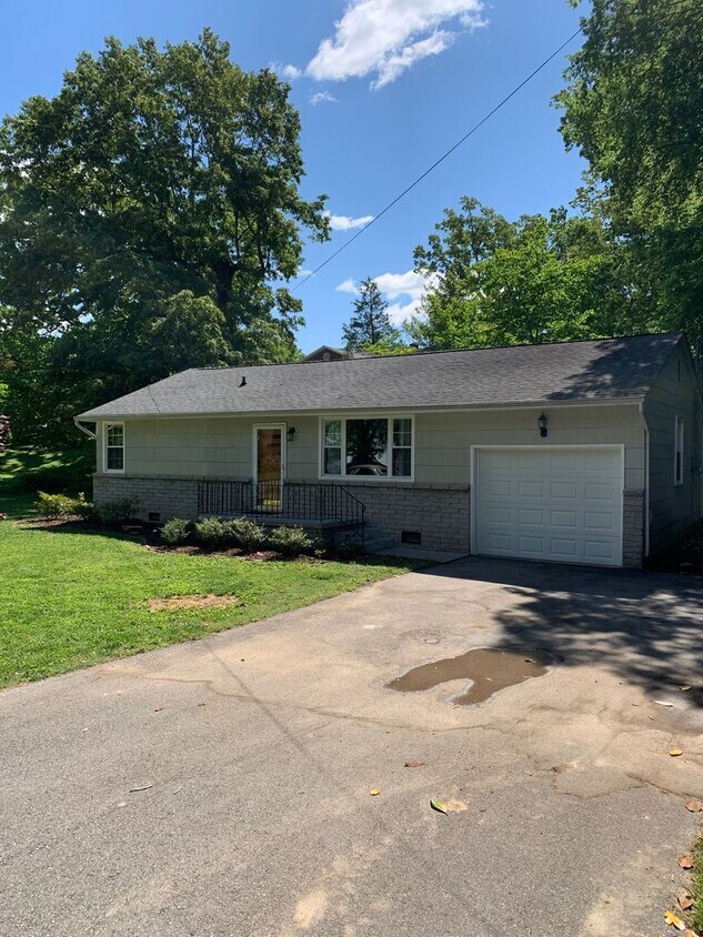 Foto principal - City of Maryville, 3 bedroom near parks an...