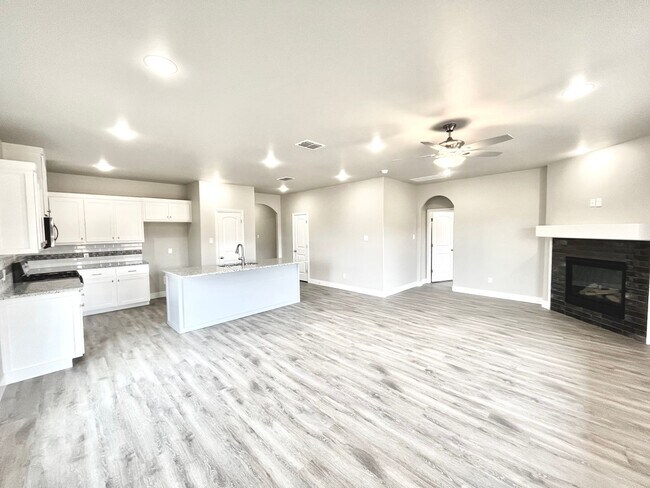 Foto del edificio - 4bed 2 bath - Frenship ISD