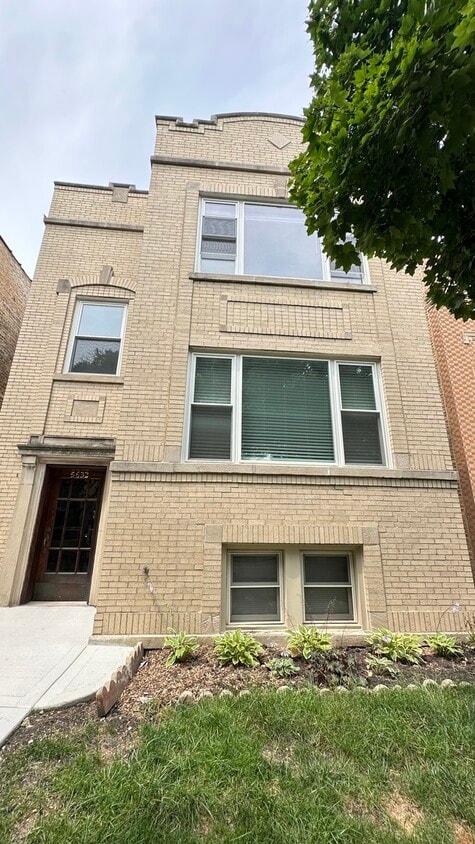 Primary Photo - 5632 N St Louis Ave
