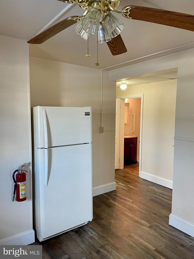 Foto del edificio - 534 Warm Spring Rd