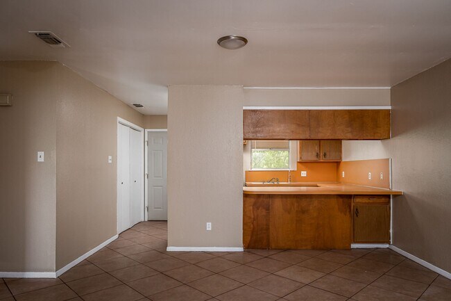 Building Photo - 100 Shannon Cir