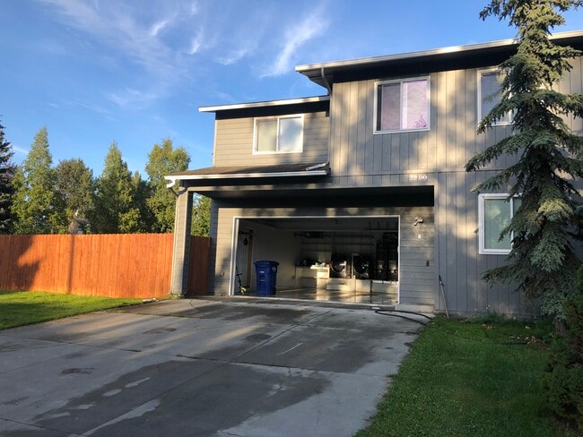 Building Photo - 2200 Ivan Dr