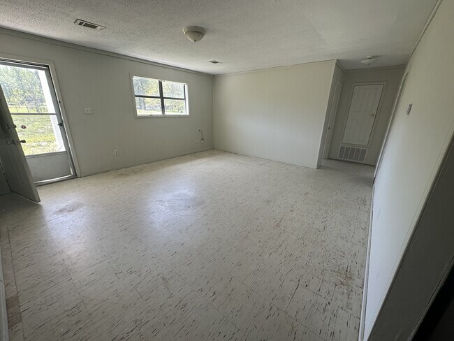 Building Photo - 450 County Road 785
