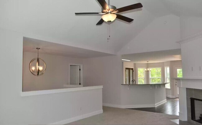 Foto del edificio - 3 Bedroom + Full Finished Basement Home fo...