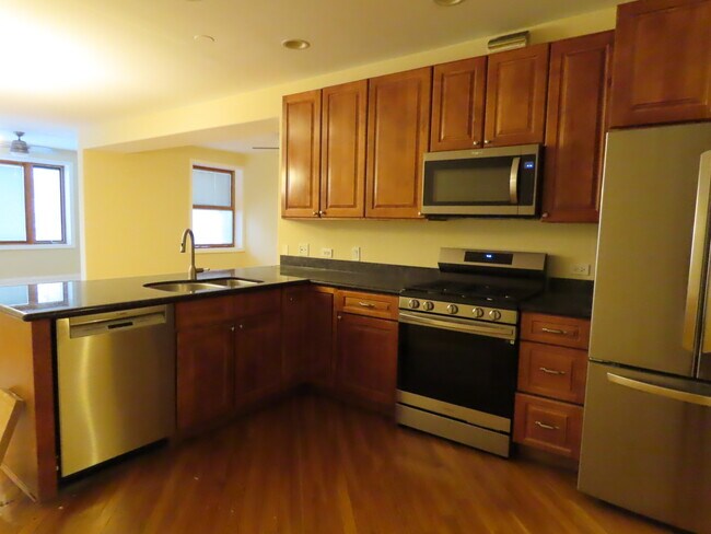 Foto del edificio - 7010 S Clyde Ave