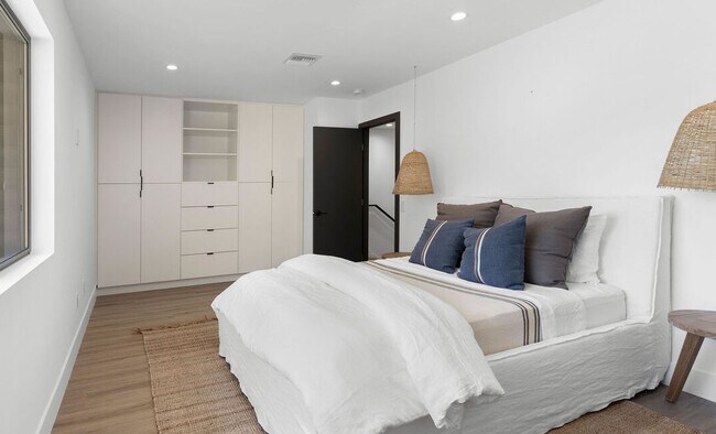 this is the guest bedroom available for rent - 26212 Alizia Canyon Dr
