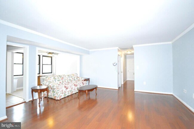 Building Photo - 9647 White Acre Rd