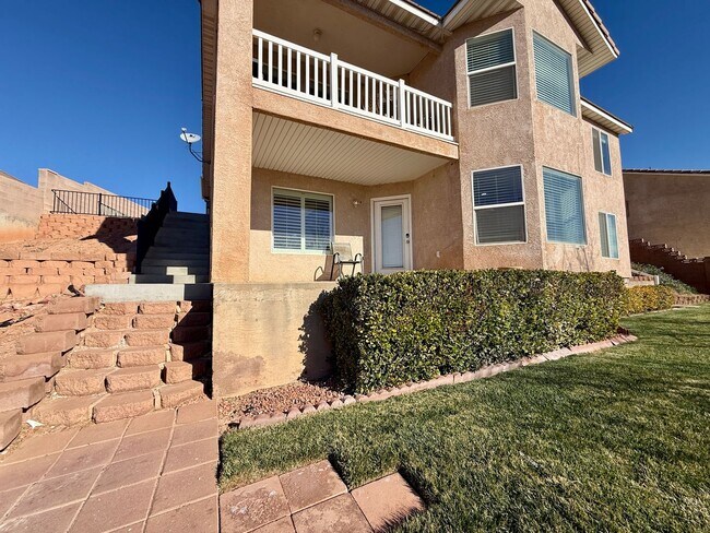 Foto del edificio - Furnished and Utilities Included: Two-Bedroom Basement Apartment with Private Yard