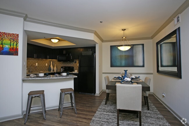 Interior Photo - The Pointe at Lenox Park