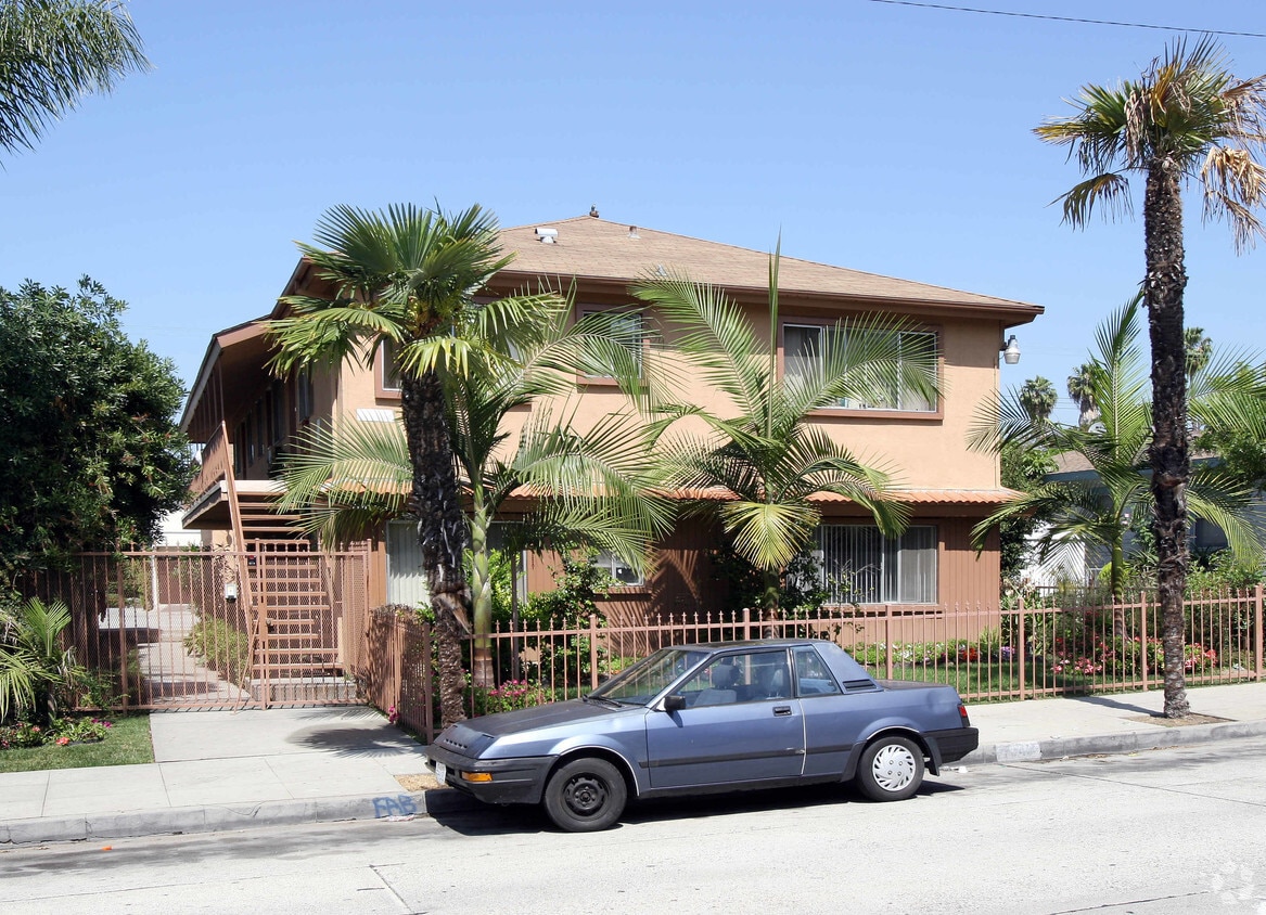 Primary Photo - 7643 Comstock Ave