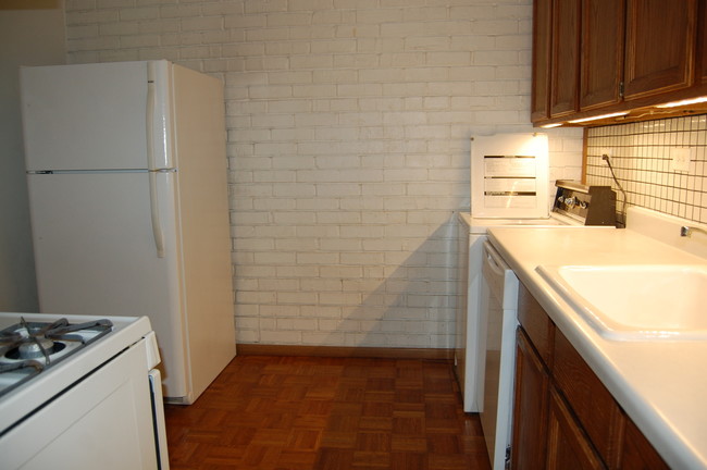 Building Photo - 841 N York St