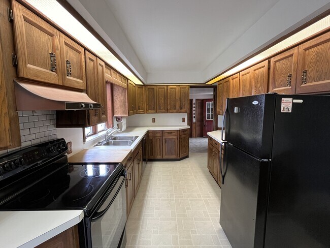 Foto del edificio - 7555 Finzel Rd