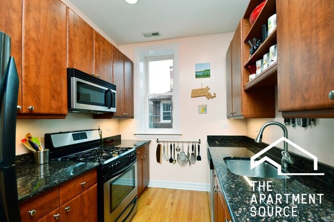 Building Photo - 1430 W Lunt Ave