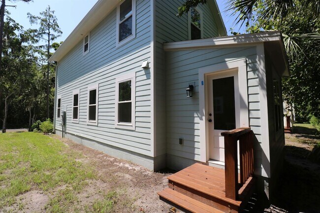 Building Photo - 952 Alexander St