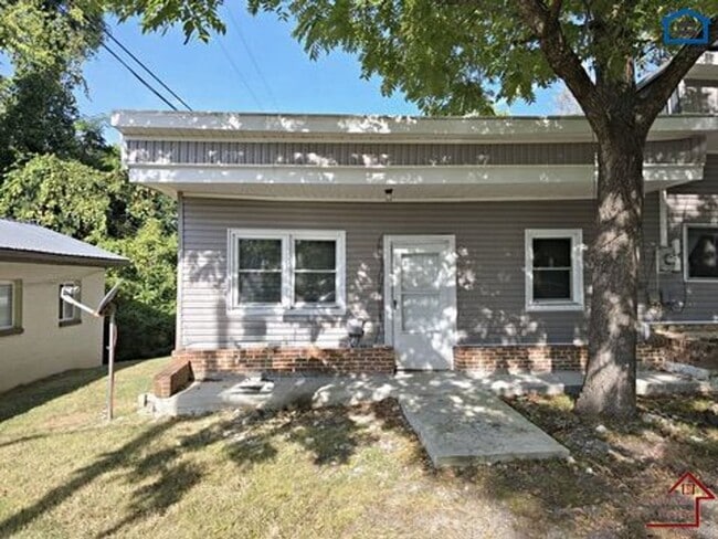 Building Photo - 1502 N Dixie Ave