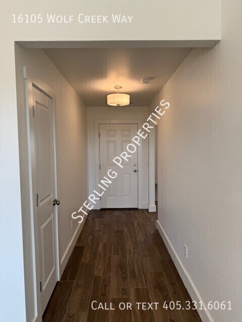 Foto del edificio - 16105 Wolf Creek Way