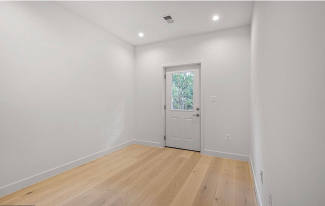 Foto del edificio - 5508 Clay Pl NE