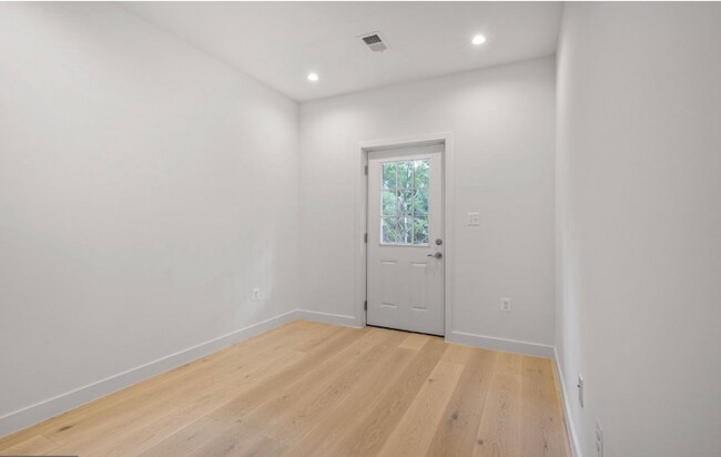 Building Photo - 5508 Clay Pl NE