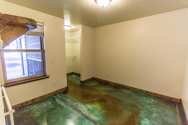 Building Photo - Artfully Designed 1 Bed with W/D In Unit
