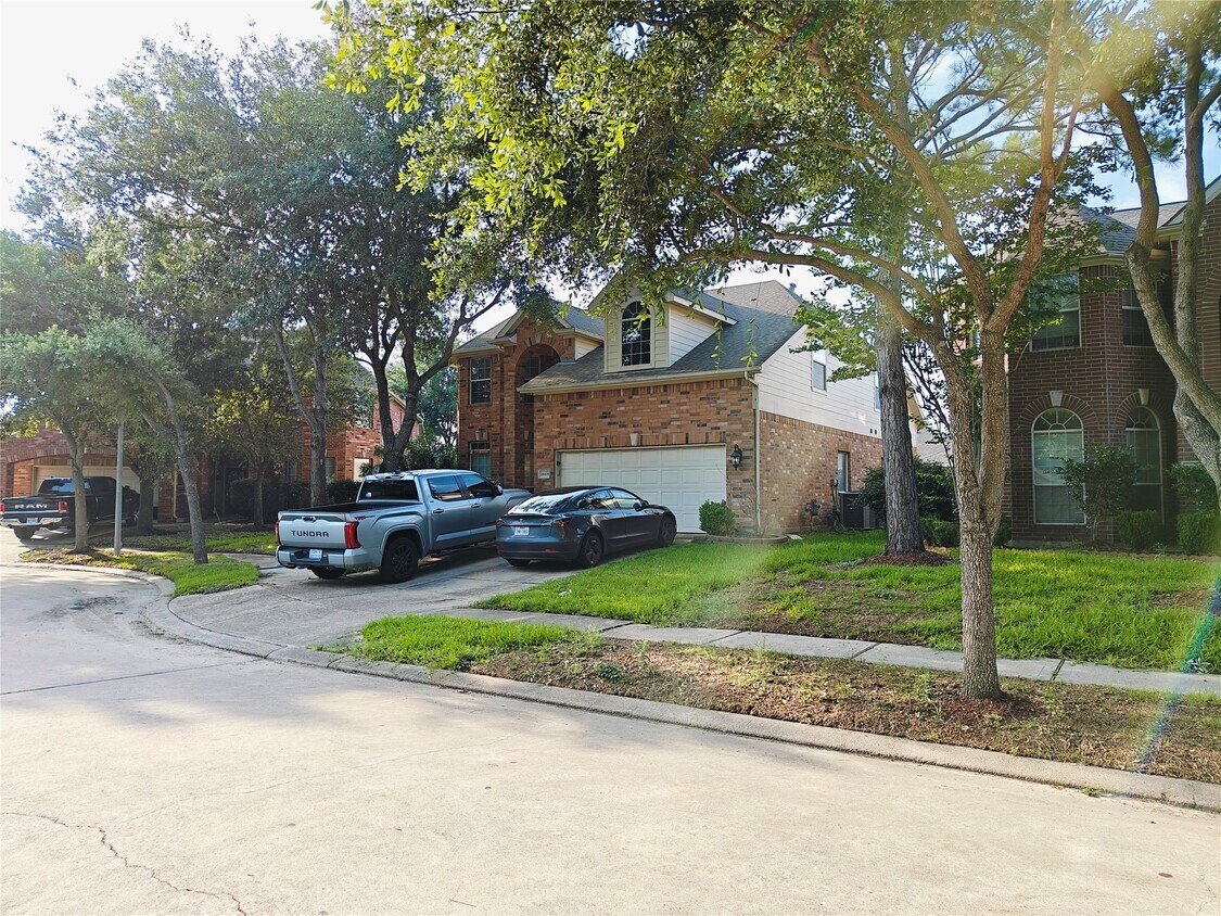 Foto principal - 26418 Creston Woods Dr