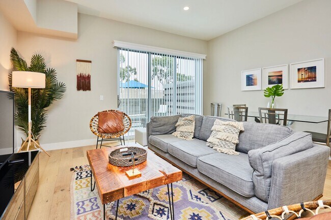 Building Photo - Newly built 3 bed in South Redondo Townhome