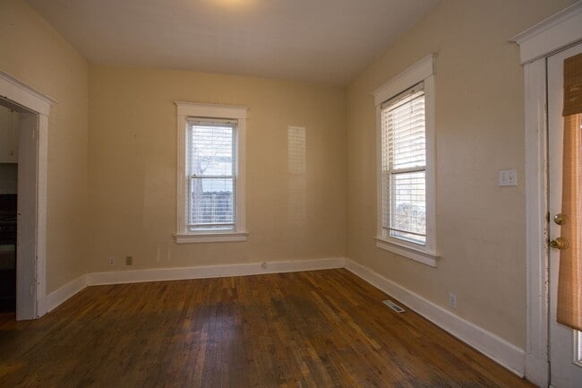 Building Photo - Charming Old Town Bungalow!