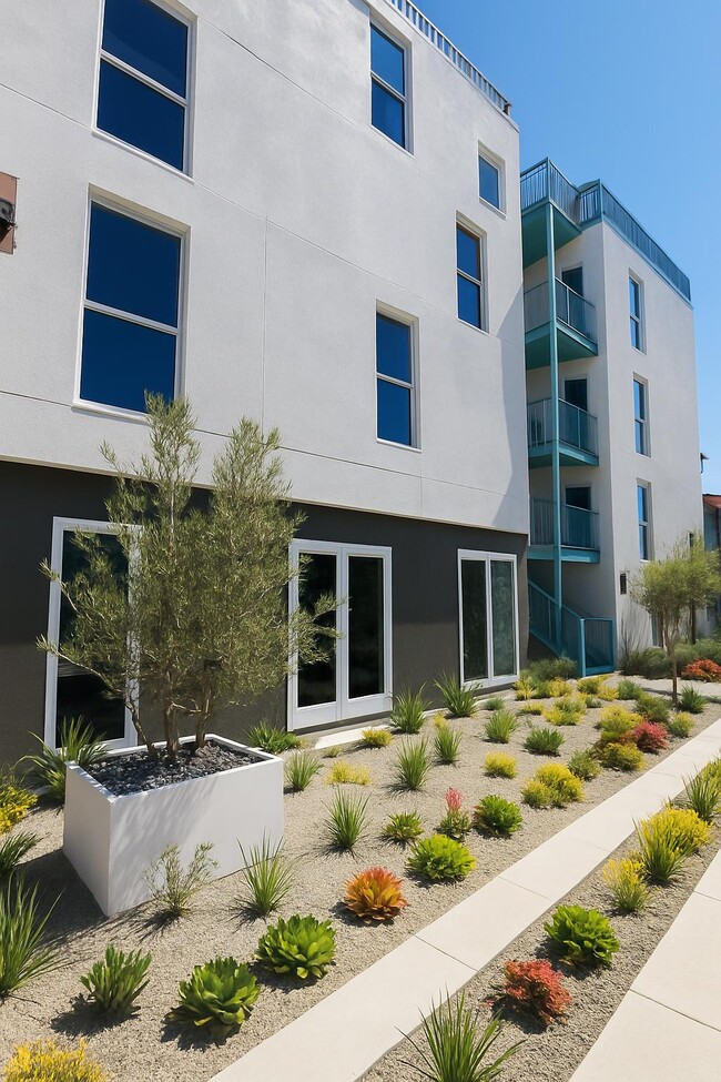 Building Photo - The Louella