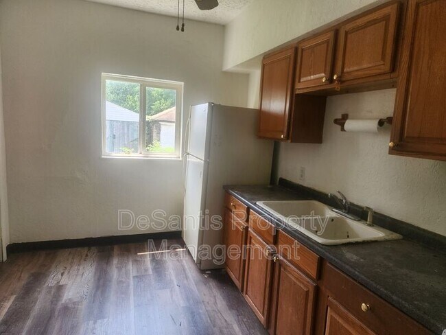 Foto del edificio - 711 Russellwood Ave