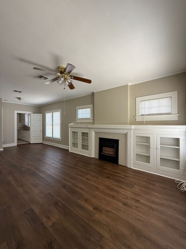 Building Photo - 2 Bedroom 1 bath - Water Included