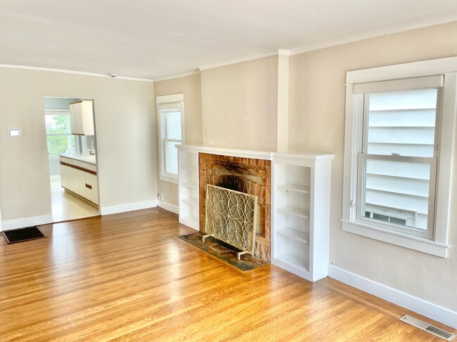 Building Photo - 2880 Morcom Ave