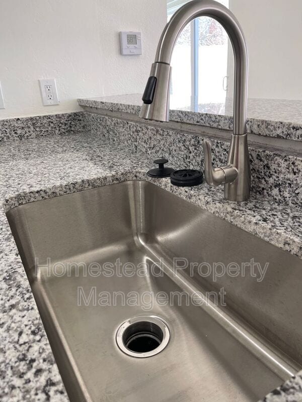 Building Photo - 10020 S Clegern St