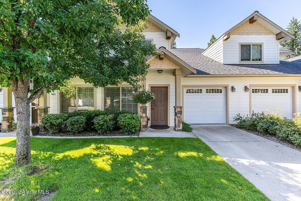 893 W Willow Lake Loop, Coeur d'Alene, ID 83815 Townhome Rentals in