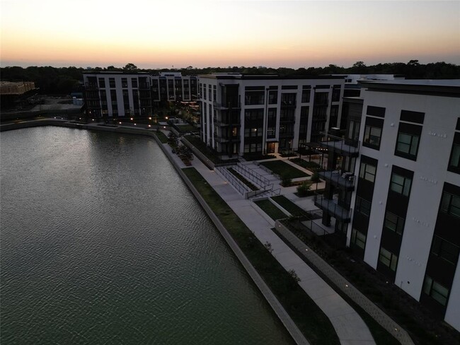 Foto del edificio - 10421 Deerwood Rd