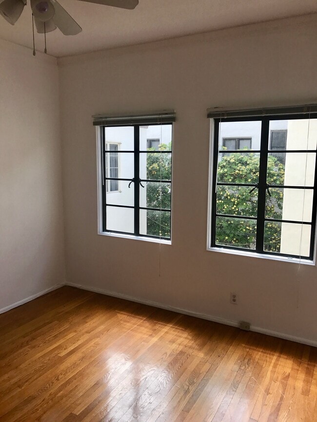 Building Photo - 9944 Robbins Dr