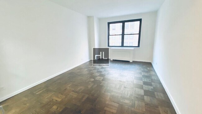 Building Photo - 5 AVENUE