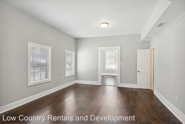 Building Photo - 3 br, 2.5 bath House - 1002 West 44th Street