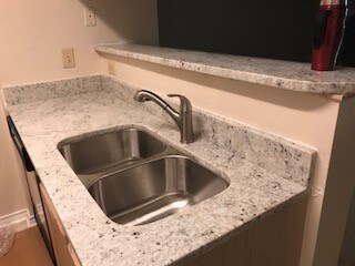 Nuevas encimeras de granito y un fregadero gourmet - 1524 Lincoln Way