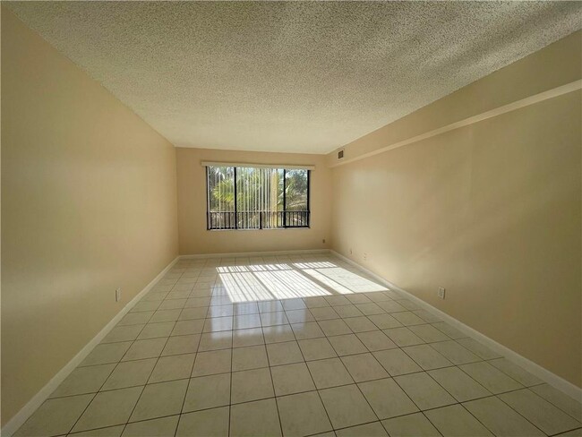 Foto del edificio - 11477 NW 39th Ct