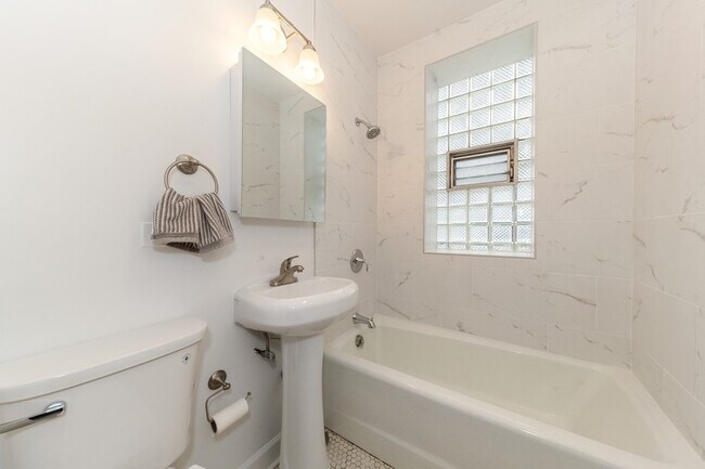 Foto del edificio - 1345 W Wrightwood Ave