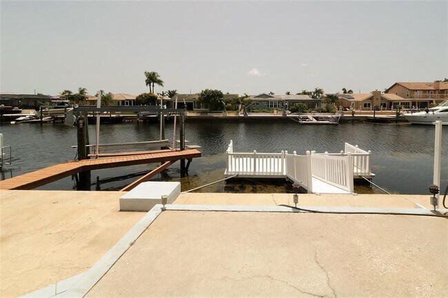 Foto del edificio - 5100 S Shore Dr