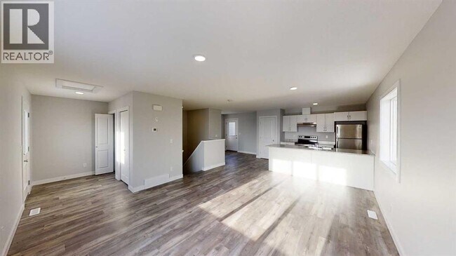 Building Photo - 9521-9113 113 Ave