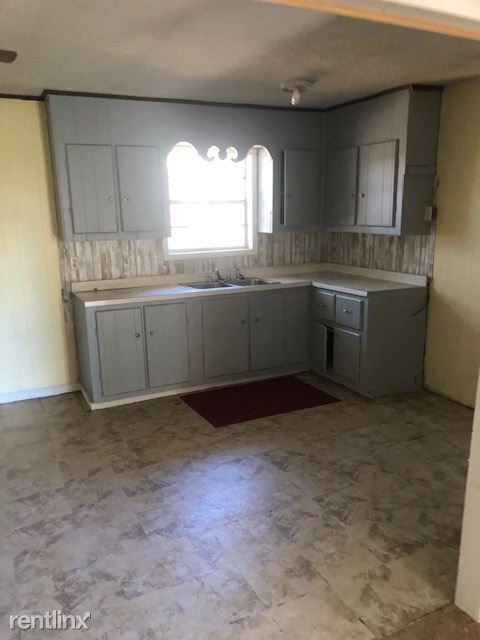 Building Photo - 3 br, 1 bath House - 240 Morrows Memorial ...