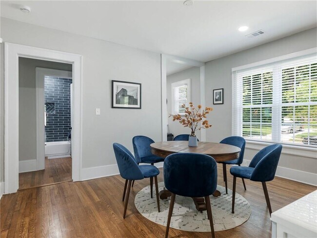 Building Photo - 1054 Katherwood Dr SW