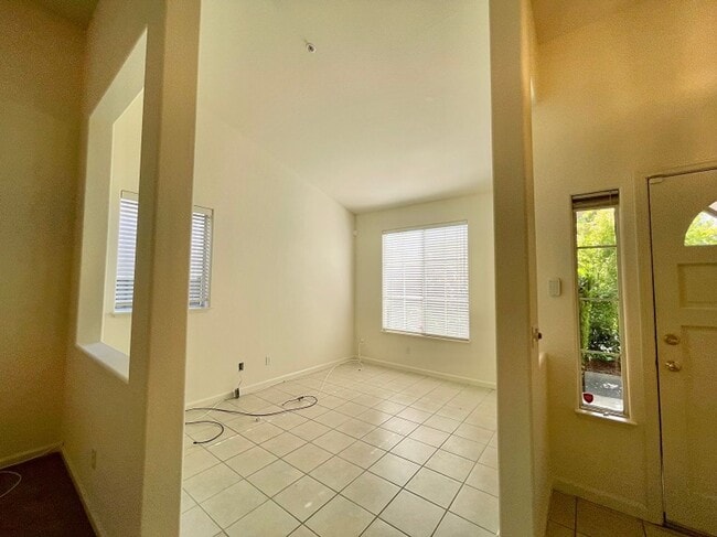 Building Photo - Beautiful Three Bedroom Napa Yacht Club Home